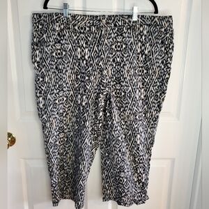 Black, White, & Tan Patterned Capris. Size 18. #SW